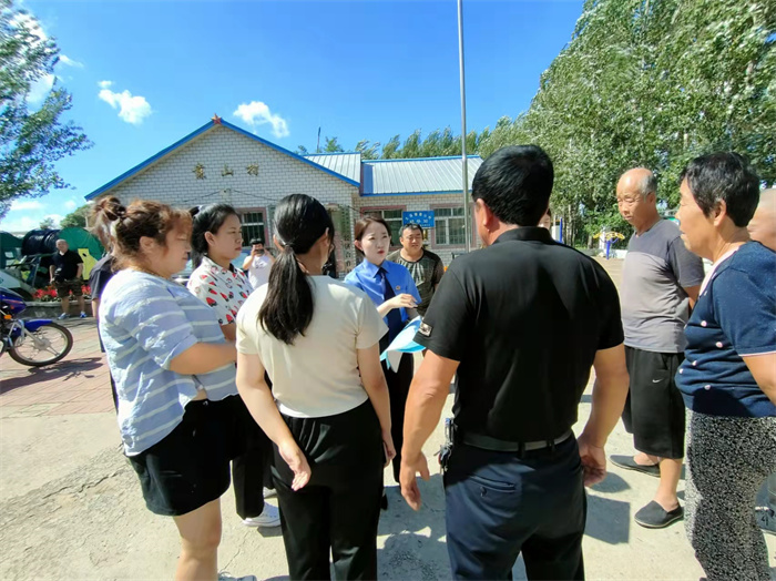 8 月10日,四方台区人民检察院未检部门深入到辖区太保镇靠山村,东胜村